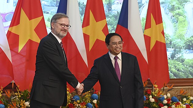 Premiér Petr Fiala pi setkání s pedsedou vlády Vietnamu Pham Minh Chinhem...