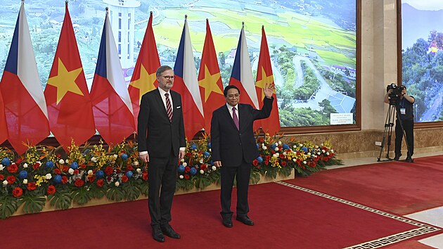 Premir Petr Fiala pi setkn s pedsedou vldy Vietnamu Pham Minh Chinhem. (21. dubna 2023)