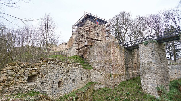 Zřícenina hradu Lukov (duben 2023)