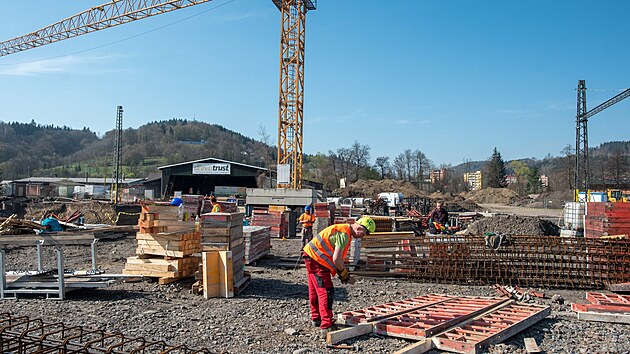 Pestavba vlakovho ndra ve Vsetn bude z vt sti hotov na konci roku, pt jaro pak dokon novou vpravn budovu. (duben 2023)