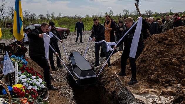 Poheb ukrajinskho vojka Andrije Vorobjova v Kryvm Rihu (23. dubna 2023)