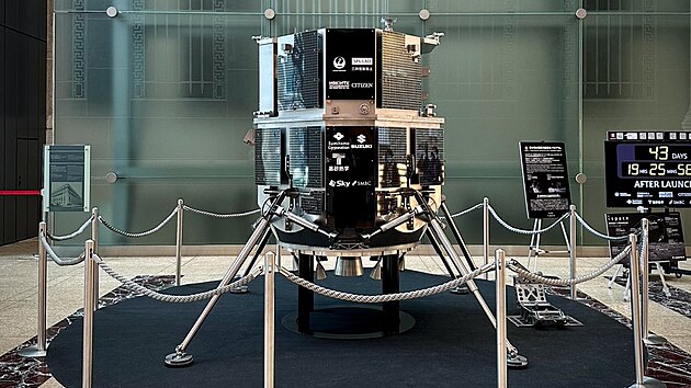Model sondy Hakuto-R, kter byl vystaven v Tokiu