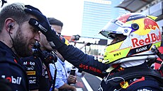 Pilot Red Bullu Sergio Pérez se raduje s týmem z vítzství ve sprintu na Velké...