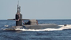 Americká ponorka USS Georgia s ízenými stelami pi návratu do domovského...