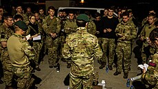 Briefing britských voják na Kypru ped odletem do Súdánu (25. dubna 2023)