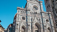 Jiný úhel pohledu na katedrálu Santa Maria del Fiore na nám�stí Piazza del...