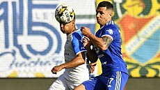 Mladoboleslavský obránce Marek Suchý (vpravo) a Cadu z Baníku Ostrava