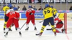 Česká osmnáctka inkasuje rozhodující gól ve skupinovém zápase MS proti Švédsku.