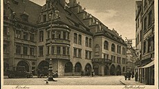 Dobový snímek pivovaru a pivnice Hofbräuhaus v Mnichov, podle britských...
