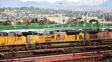 Seřaďovací nádraží společnosti Union Pacific v Los Angeles leží v těsném...