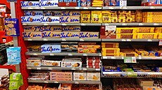 Oddělení sladkostí v řetězci supermarketů Spar v Rakousku (22. srpna 2022)