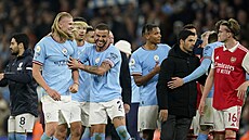 Norský st�elec Erling Haaland se spoluhrá� slaví klí�ové vít�zství nad...