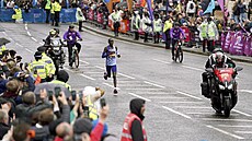 Kean Kelvin Kiptum bí Londýnský maraton.