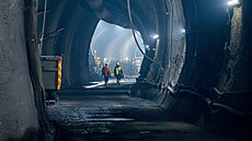 1. výro�í zahájení výstavby metra D. V ulici Na Str�i u h�bitova Zelená li�ka...