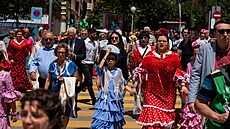 panlsko zaívá neobvykle teplé poasí. Snímek pochází z festivalu v Seville....
