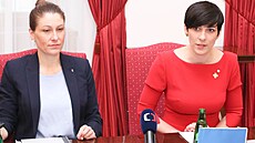 Pedsedkyn Snmovny Markéta Pekarová Adamová a poslankyn ODS Eva Decroix na...