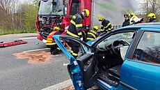 Nehoda osobního vozu a kamionu v obci Bleno na Královéhradecku. (25. 4. 2023)