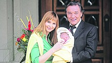 Ivana Gottová porodila slavnému zp�vákovi dv� d�ti. P�ekro�ila tak �eský pr�m�r...