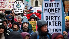 Aktivisté protestují v Londýn� kv�li zm�nám klimatu. (21. dubna 2023)