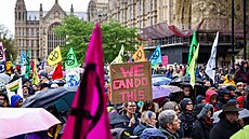 Aktivisté protestují v Londýn� kv�li zm�nám klimatu. (21. dubna 2023)