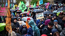 Aktivisté protestují v Londýn� kv�li zm�nám klimatu. (21. dubna 2023)