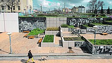 Venkovní galerie vznikla v roce 2020 na nevyu�ívaných kaskádách u stanice...