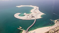 Umlý ostrov Jumeirah Bay má tvar moského koníka.