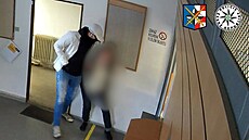 Policie pátrá po lupiči, který přepadl poštu v Bedihošti na Prostějovsku.