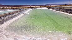 Laguna pro extrakci lithia poblíž argentinského Susquesu (8. listopadu 2017)