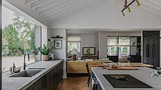 �ivotní komfort rodiny se významn� prom�nil. Zbrusu novým srdcem domu je obytná...