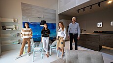 Anit� i d�dovi se prom�na moc líbí. Na snímku je úpln� vlevo moderátorka Jana...