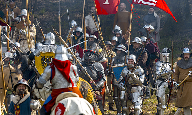OBRAZEM: Středověký festival ozdobila tradiční bitva, byli i zranění