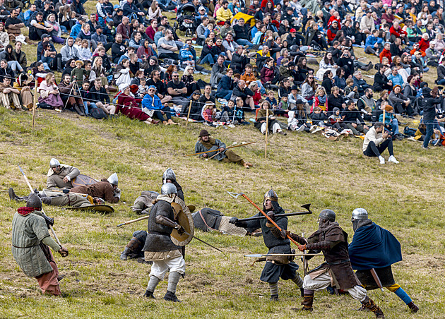 OBRAZEM: Středověký festival ozdobila tradiční bitva, byli i zranění