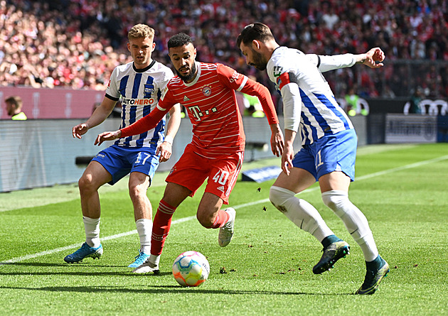 Bayern porazil poslední Herthu, bundesligu vede o bod před Dortmundem