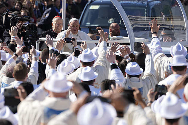 Papež František odsloužil mši v Budapešti, přišel osmdesátitisícový dav