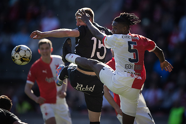 Přirozený šéf, který zapadl do mozaiky. Ogbu je pro Slavii obránce snů