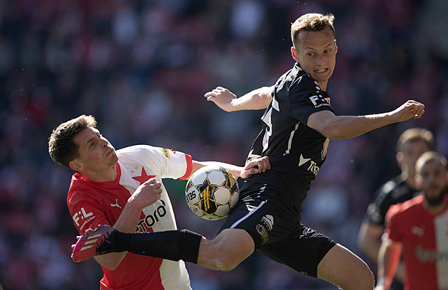 Problém nejen pro derby. Olayinka a Masopust mají po sezoně, řekl kouč Slavie