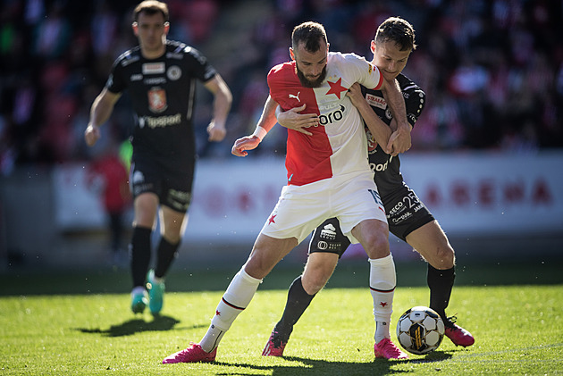 PONEDĚLNÍK: Nepadej, když nemusíš! Závan devadesátek a penaltový finiš