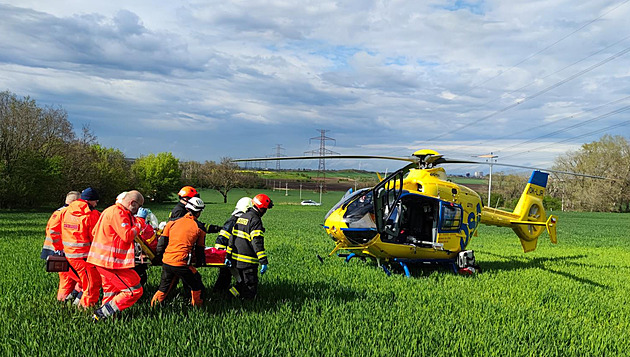 Paraglidista na Znojemsku uvázl na stromě, pomoc si zavolal přes aplikaci