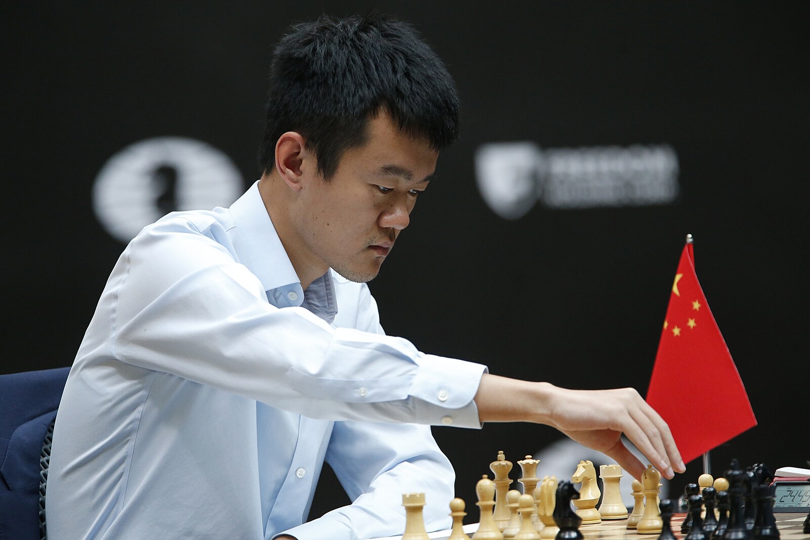 Ting Li-žen je po vítězném tie breaku prvním čínským mistrem světa v šachu  - iDNES.cz