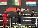 Nejlepí závodnici Velké ceny Ázerbájdánu. Vítz Sergio Pérez z Red Bullu...