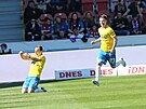 Alois Hyka a Luká Mareek z Teplic se radují z gólu do sít Plzn.