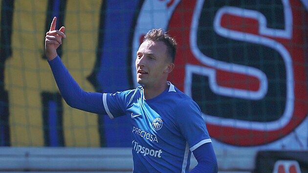 Liberec orta saha oyuncusu Matěj Valenta, Sparta'ya karşı attığı golün sevincini yaşıyor.