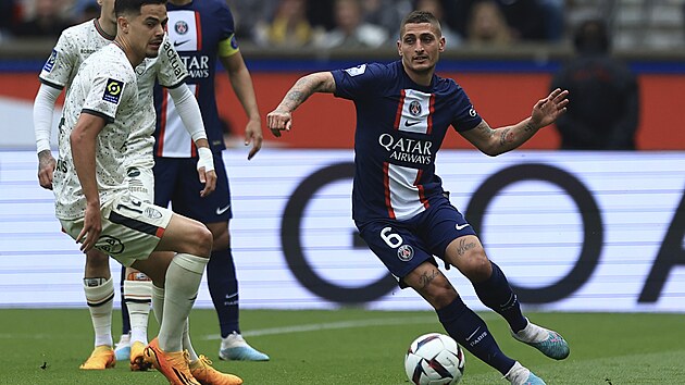 Zlonk PSG Marco Verratti bhem zpasu s Lorientem.