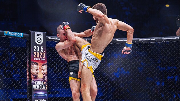 Niko Samsonidze byl mimo MMA dva roky kvli hrozivmu zrann nohy. Te se vrtil, v Oktagonu porazil Slovka Romana Pauluse.