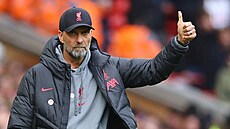 Liverpoolský trenér Jürgen Klopp b�hem zápasu s Tottenhamem.