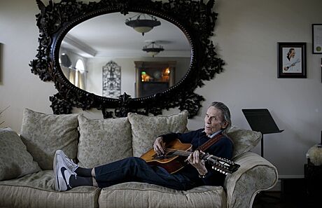 Zemel legendární kanadský písniká Gordon Lightfoot, bylo mu 84 let. (25....