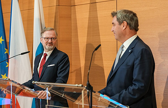 eský premiér Petr Fiala (vlevo) pi setkání s bavorským premiérem Markusem...