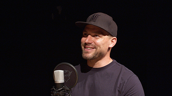 Rostislav Olesz b�hem rozhovoru pro podcast Z voleje.