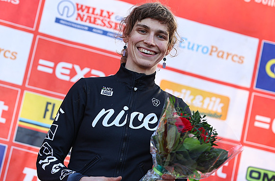 Cyklistka Austin Killipsová, která jako první transgender sportovkyn� ovládla...